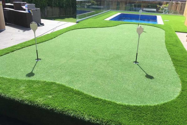How to Build a Putting Green in Your Garden